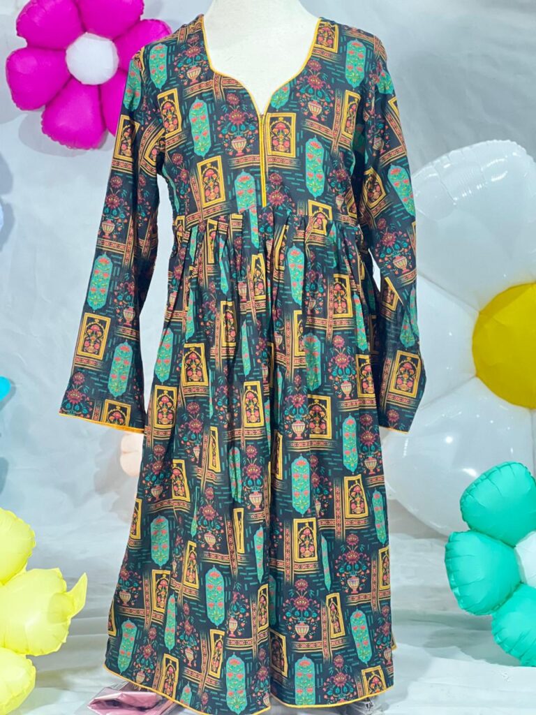Classic Women’s Kurti – Elegant & Comfortable Wear